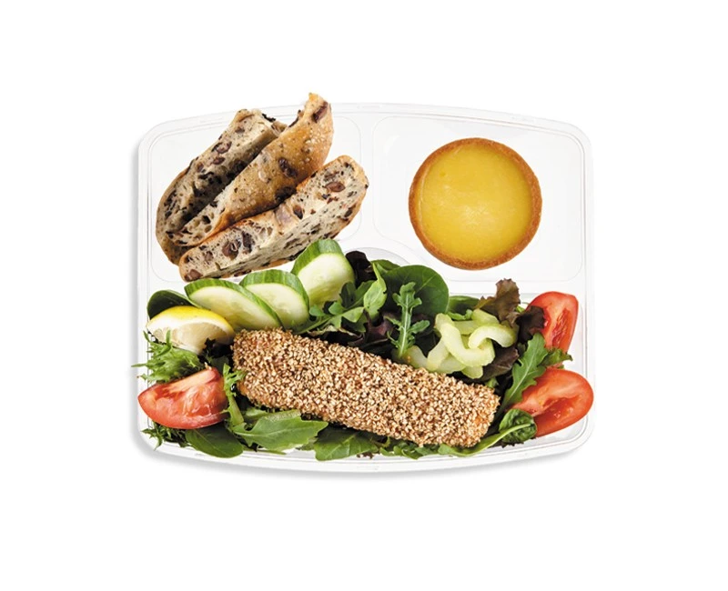 SALAD WITH SALMON IN SESAME CRUST IN A MEAL BOX